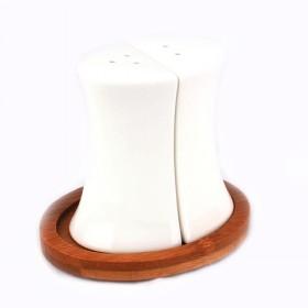White Ceramic Salt And Pepper Shakers Set With Wooden Base Kitchen Supplies
