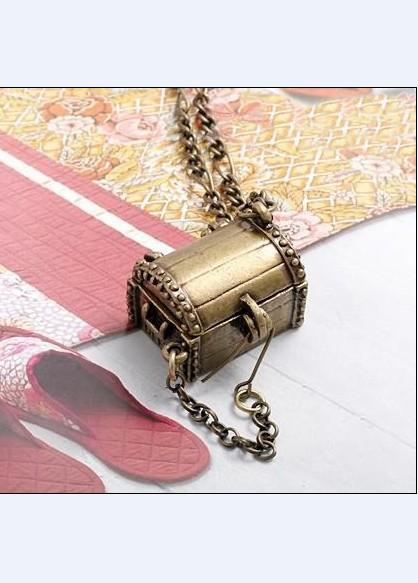 Vogue Treasure Box Unfold Necklace Bronze