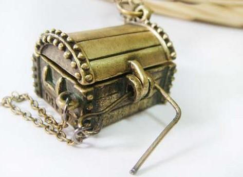 Vogue Treasure Box Unfold Necklace Bronze
