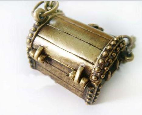 Vogue Treasure Box Unfold Necklace Bronze
